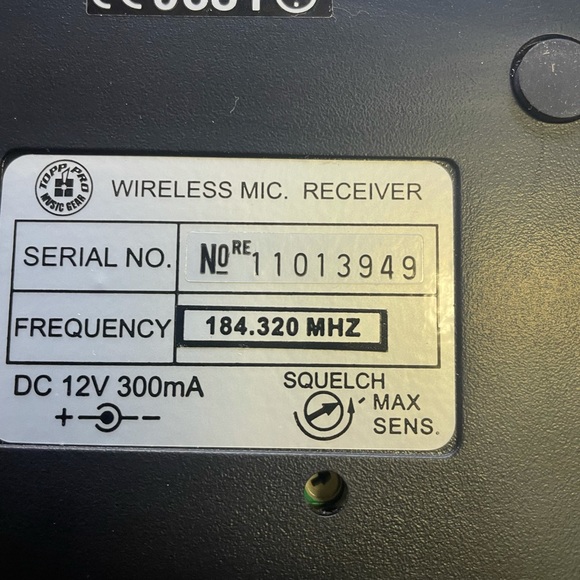 Wireless microphone set by Topp pro gear .
Vocal microphone - Picture 5 of 8